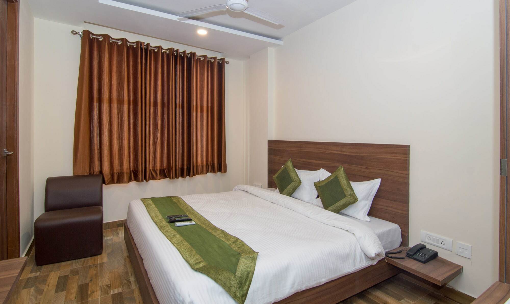 Hotel Treebo Trend Bipin International Lucknow Zewnętrze zdjęcie